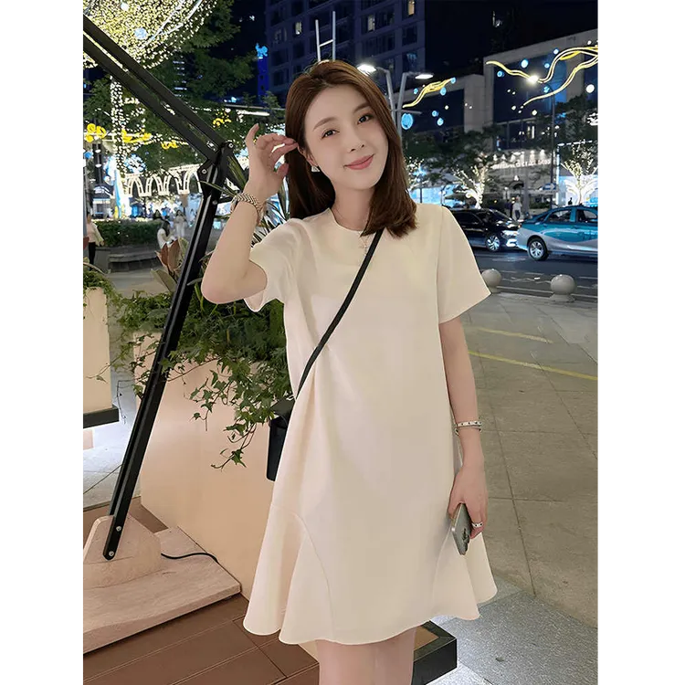 轻奢时尚复古短袖连衣裙女2025新款夏季独特通勤法式荷叶边小黑裙