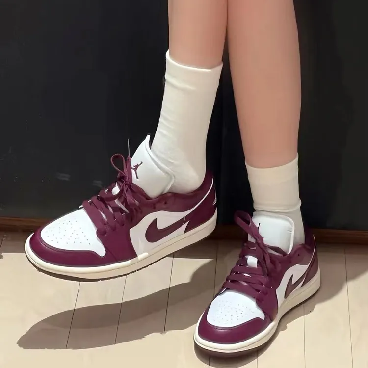 Nike/耐克Air Jordan 1紫红白欧若风AJ1低帮女子复古篮球鞋DC0774