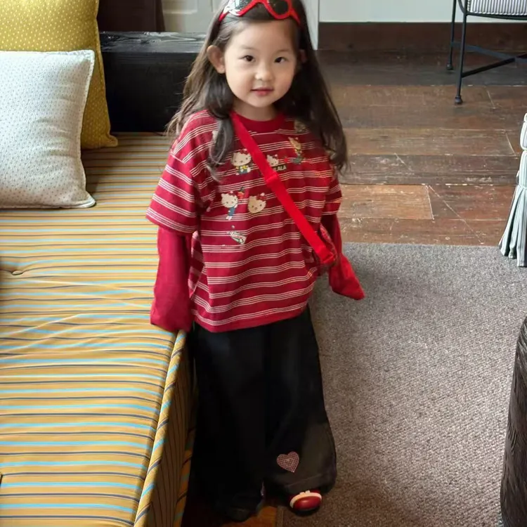 小言-2025秋季新款韩版女童洋气休闲卡通条纹上衣牛仔裤套装