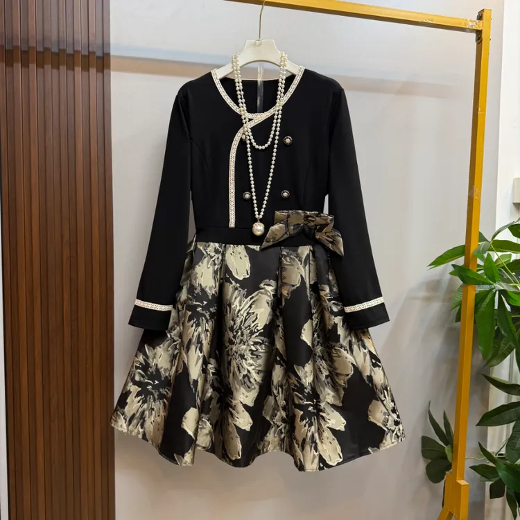 新款大码女装时尚洋气花边领口拼接显瘦连衣裙