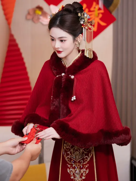 酒红色新娘敬酒服旗袍订婚礼服披肩婚纱外搭秋冬结婚保暖外披斗篷