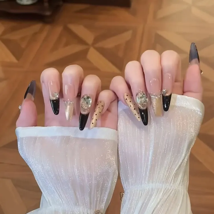 黑金法式奢华高级感手工穿戴甲猫眼爆闪钻球加长美甲贴片重复佩戴