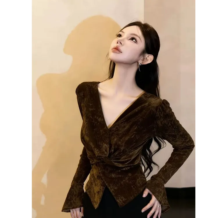 Z683棕色丝绒衬衫女高级感轻奢减龄洋气独特别致扭结掐腰法式上衣