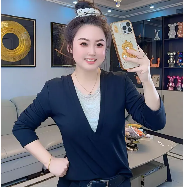 秋冬欧货高端设计师款珠链v领长袖百搭衫气质显瘦名媛风潮