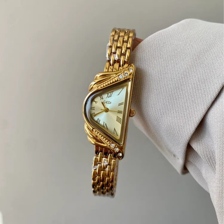 竖琴造型镶钻设计感小众精致气质女士石英手表52121小金表腕表