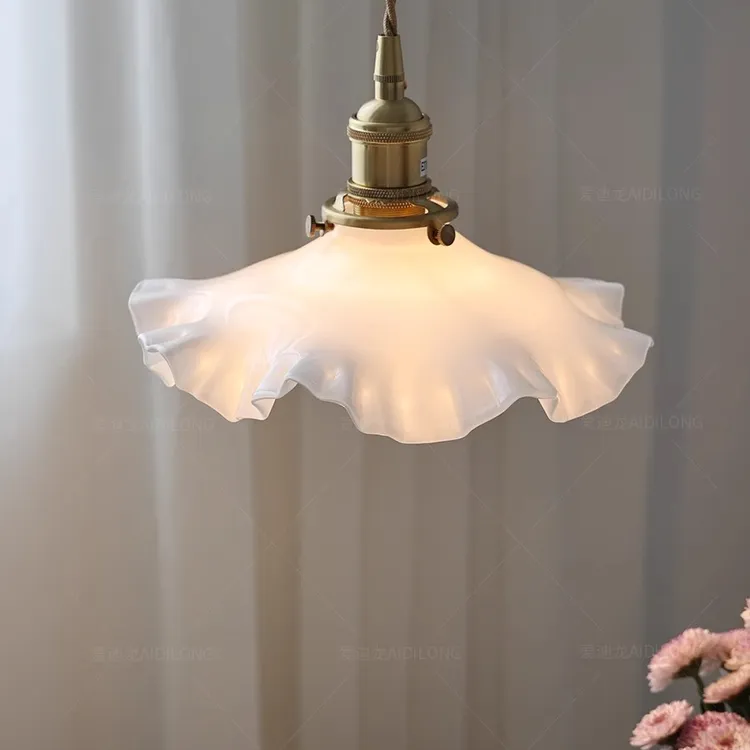 天鹅裙北欧吊灯飘窗咖啡厅床头玄关过道日式复古白色卷边玻璃灯具