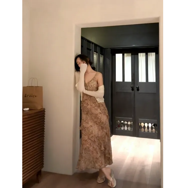 MARIE.COCO防嗮针织开衫外套浪漫复古V领荷叶边吊带连衣裙女套装