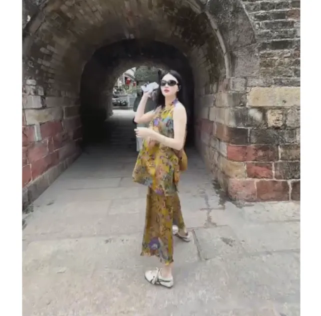  2025夏季时尚潮流百搭精品女装可575