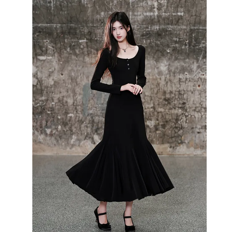 早秋法式高级感黑色长袖丝绒连衣裙气质绝美鱼尾裙重要场合长裙子