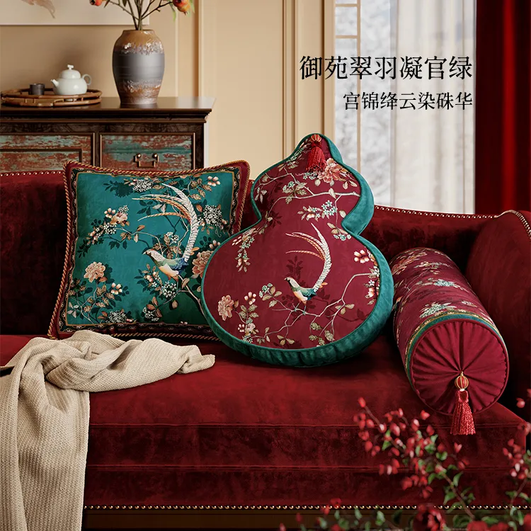 锦翠朱华中式沙发抱枕轻奢高级感2025年新款新年圣诞卧室床头靠枕