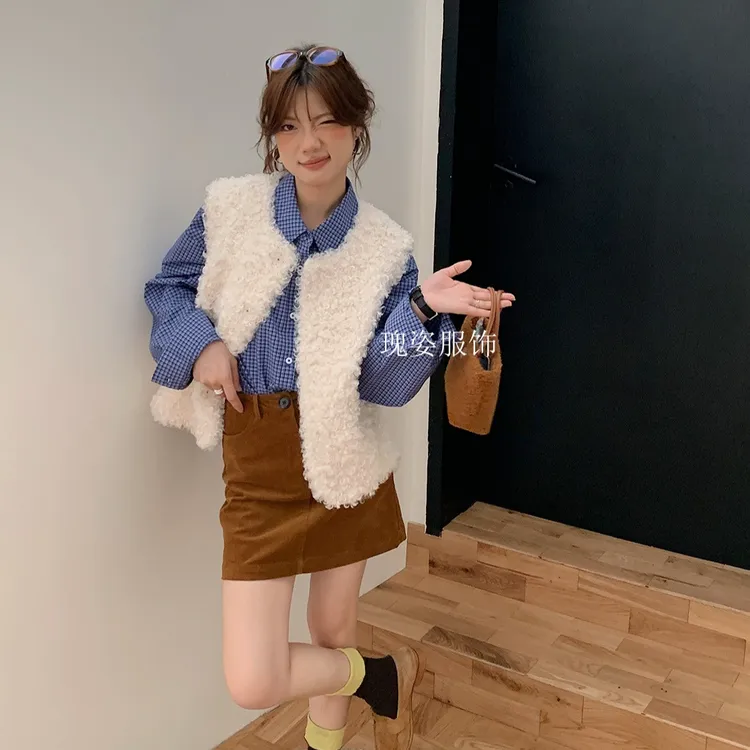 2025秋冬新款修身显瘦时尚休闲卷卷毛毛马甲洋气短款圆领外套女