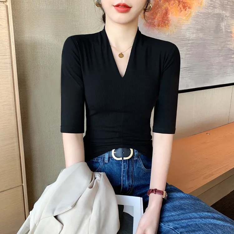 黑色V领中袖正肩t恤女2025新款秋冬高级感打底衫内搭五分半袖上衣