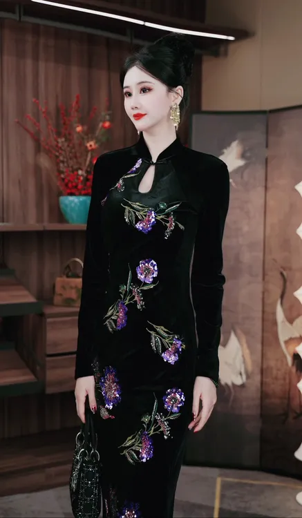 YUN《千禧》高定法绣中式优雅气质丝绒中国风修身显瘦秋冬长袖旗袍