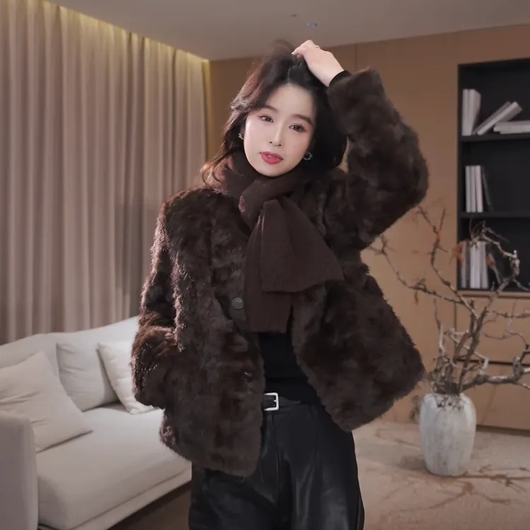 广州琴姐【暖绒慕棕】琥珀流光风气质毛绒绒外套女冬季新款 35119