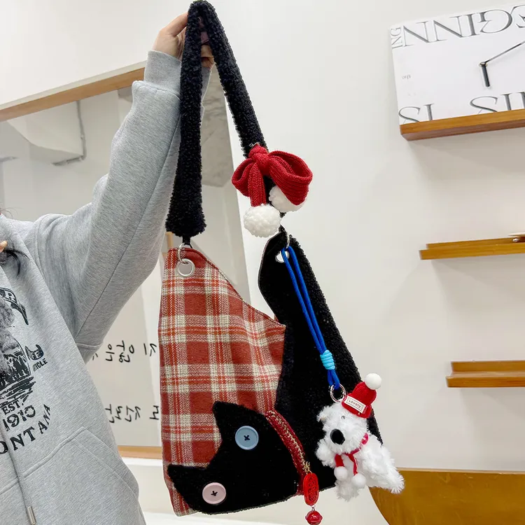 可爱毛绒加厚布包单肩斜挎包少女包包女款爆款2025新款撞色新年