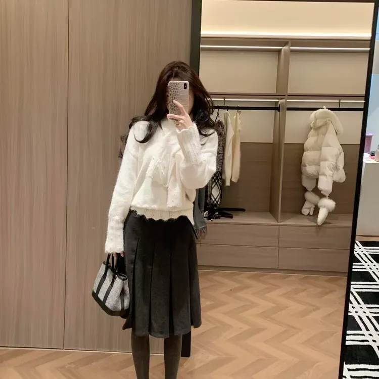 2026秋冬新款高级感钉珠长袖毛衣女针织衫设计感上衣半身裙套装