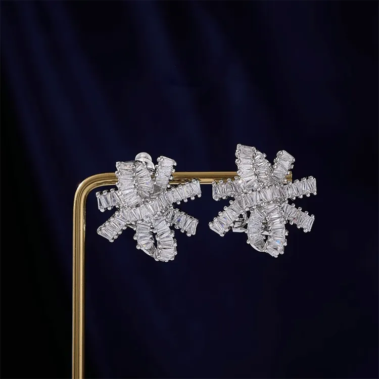 铜合金合成锆石耳饰 高级感耳钉女气质轻奢满锆耳环时尚耳饰满钻