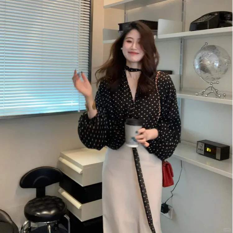 韩系甜美少女2025夏季新款气质小众波点上衣搭配显瘦高腰半身裙