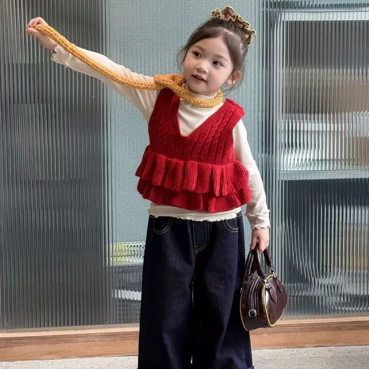 2025秋季韩版纯色波浪下摆针织儿童背心女宝宝百搭外穿牛仔阔腿裤