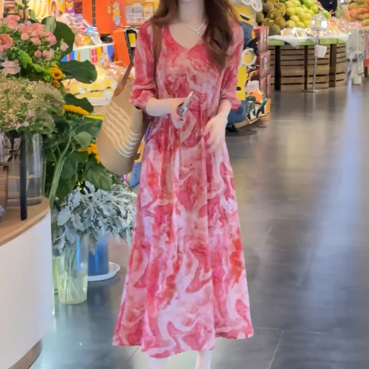 8665 轻奢大牌复古气质连衣裙2025夏季新款宽松减龄遮肚碎花长裙