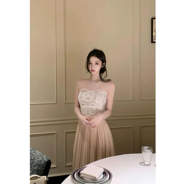 【香氛美人】2026春季新款法式气质白色蕾丝边百褶抹胸外穿连衣裙女