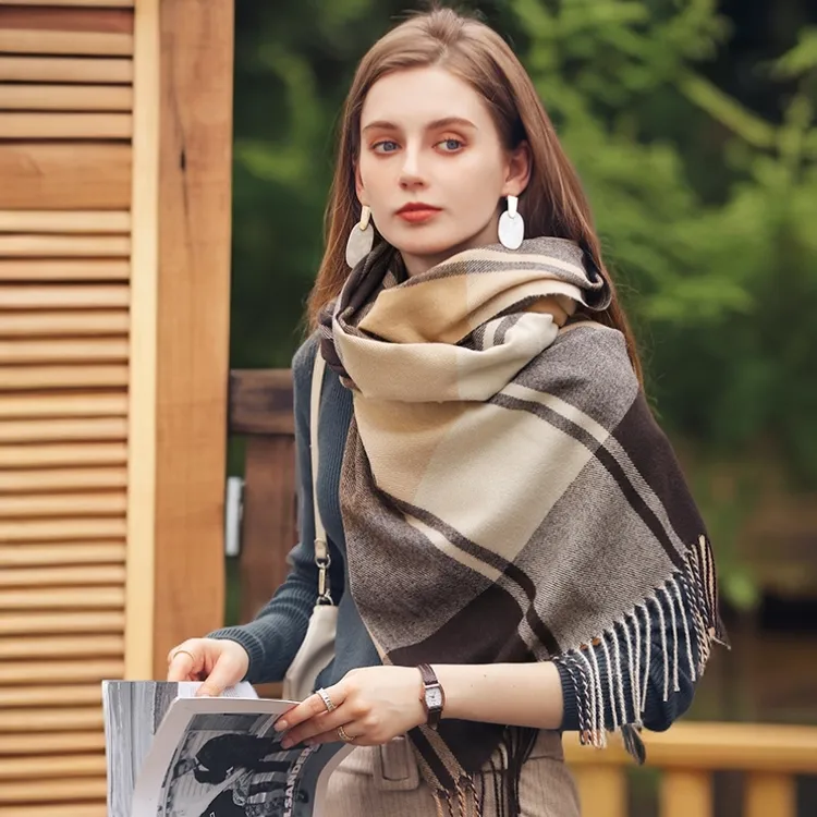 学生日韩厚款法式极简风围巾格子流苏保暖加厚春秋宝相花高档