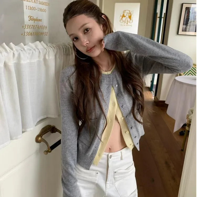 灰色假两件针织衫女秋冬慵懒风撞色拼接内搭设计感上衣高腰短裤子