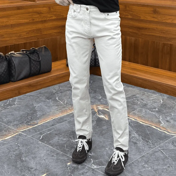 高端百搭白色修身净版刺绣时尚休闲男士商务轻奢牛仔裤新款2025
