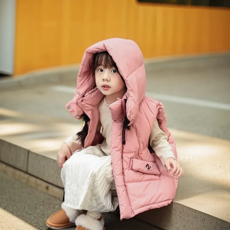 儿童白鸭绒羽绒马甲D字袋盖轻盈保暖不压身秋冬连帽马甲儿童马甲