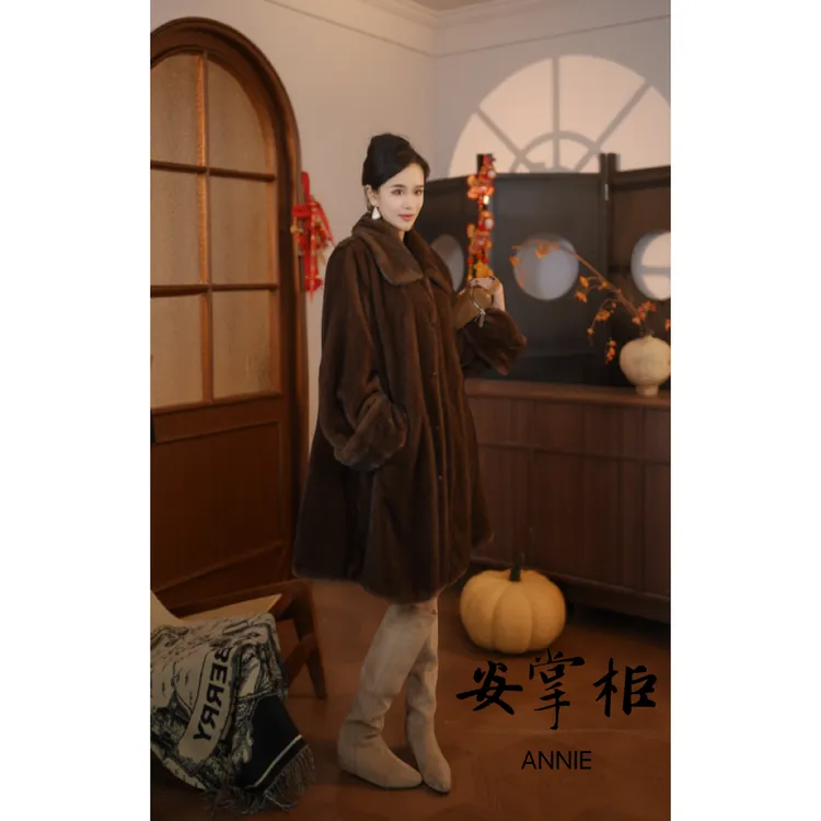 安掌柜 【在逃公主】2025 新款气质冬季宽松复古外套AYX5819
