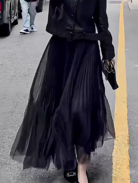 网纱半身裙女2025早秋流行新款黑色高腰显瘦设计感气质A字长裙子