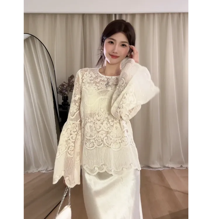 法式圆领蕾丝刺绣衬衫女高级感显瘦时尚洋气减龄长袖上衣