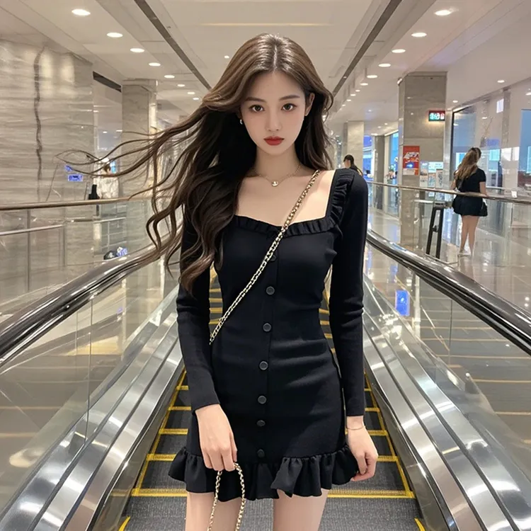 2025秋季新款方领长袖木耳边连衣裙收腰设计修身气质时尚小黑裙女