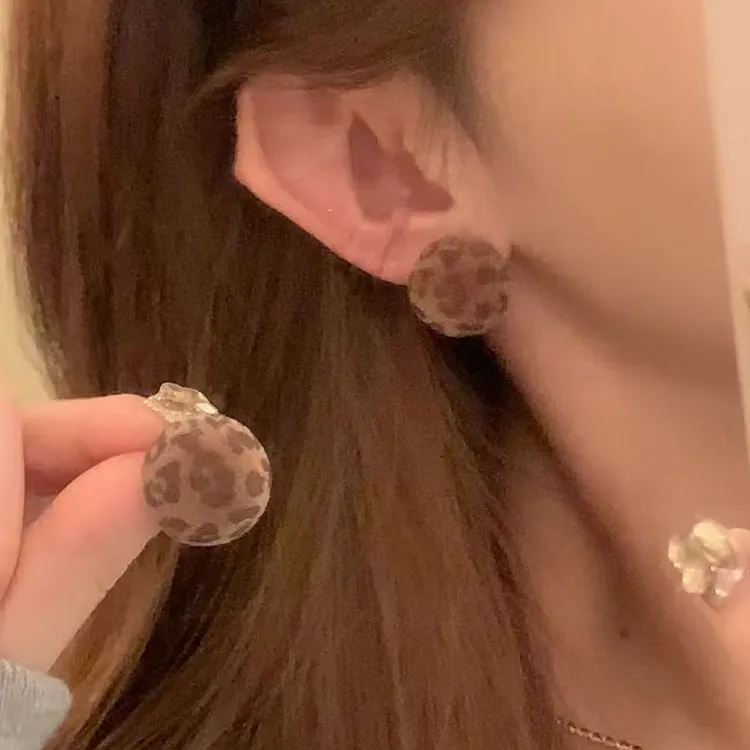 铜合金绒毛耳饰 秋日复古时髦豹纹植绒耳环女气质高级感耳环耳饰