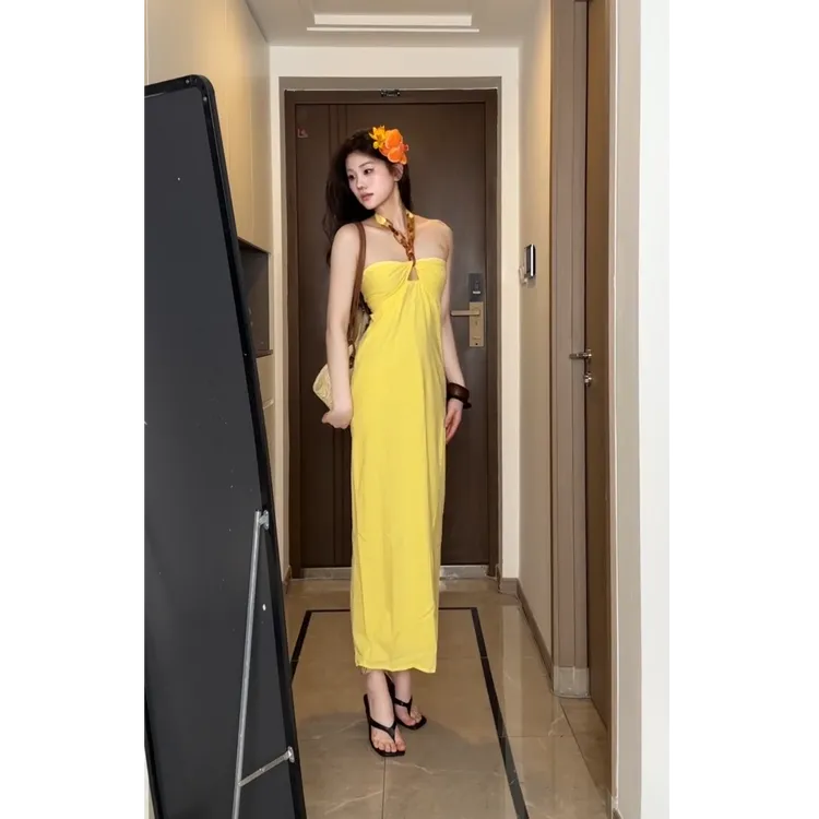 三亚海边度假裙旅游穿搭拍照连衣裙性感镂空露背挂脖系带沙滩长裙