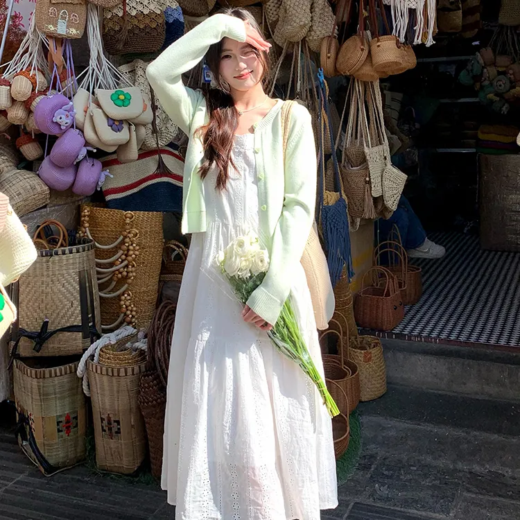 新款法式甜美清新白色刺绣重工吊带长裙修身高腰气质时尚连衣裙