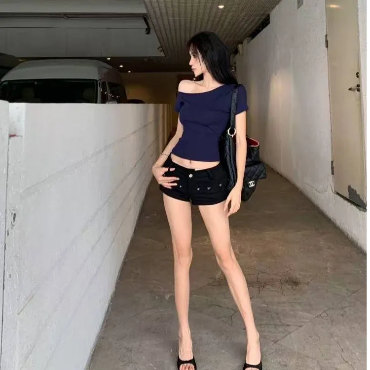 藏青色斜领露肩短袖T恤女修身显瘦2025新款夏季打底衫甜辣短上衣