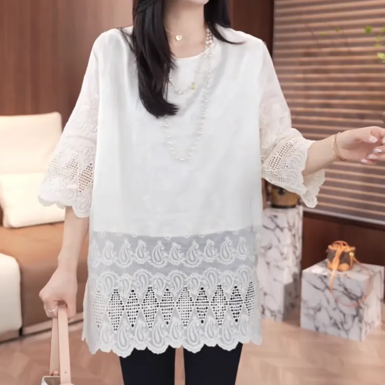 2025年韩版设计感钩花通勤淑女花边时尚宽松圆领衬衫LK2502070