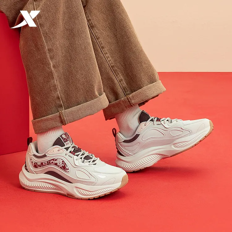 弥繁CNY丨特步开春新款舒适女鞋休闲运动鞋复古潮流轻便老爹鞋