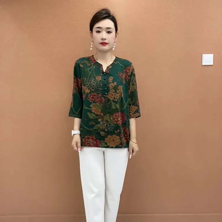 25新款V领中老年女装妈妈装印花减龄显瘦中袖秋季洋气上衣打底衫