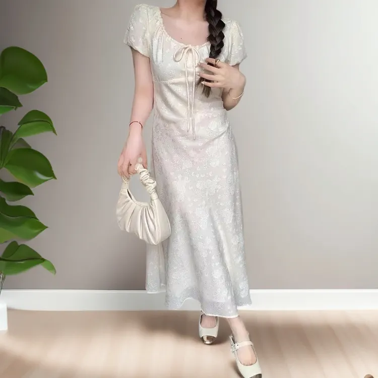 优选法式温柔风杏色连衣裙子女装高级设计感小众气质收腰显瘦长裙