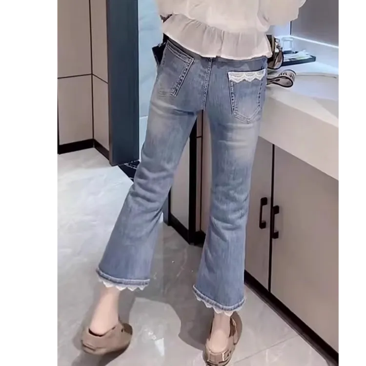 大码弹力浅蓝色九分牛仔裤女夏季胖mm显瘦蕾丝拼接马蹄微喇叭裤