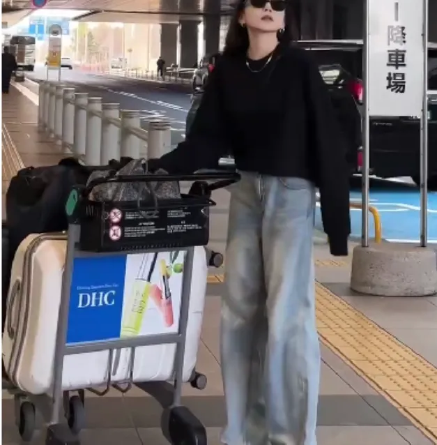2025春季新款时尚女装爆款轻熟搭配网红卫衣裤子WE
