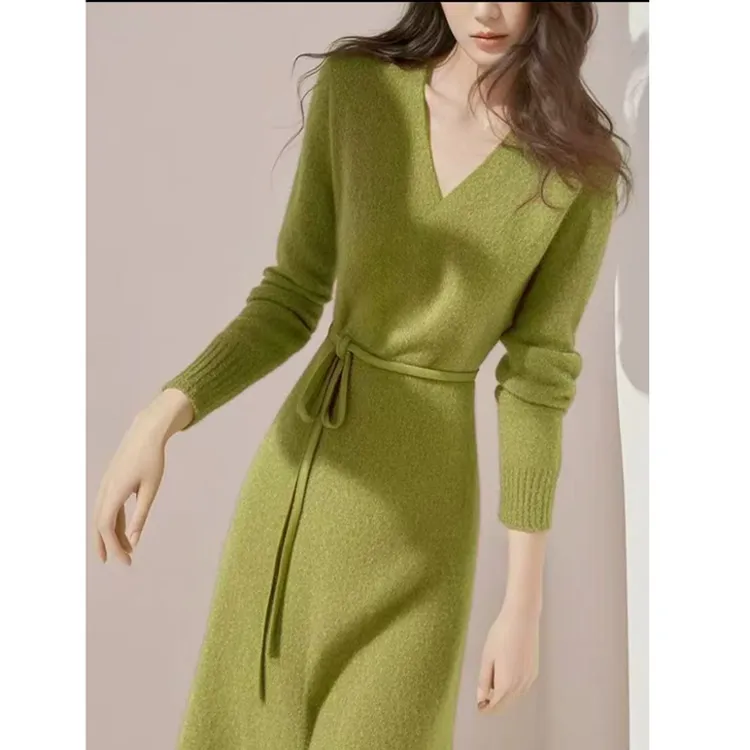 法式v领针织连衣裙女2024新款秋冬修身显瘦气质内搭打底毛衣长裙