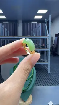 18K金镶嵌戒指和田玉1
