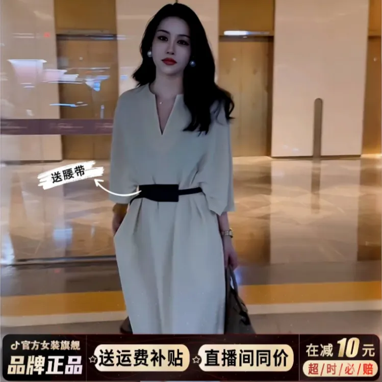 2025新款清冷系禅意穿搭v领连衣裙子女早秋季气质高级感收腰长裙