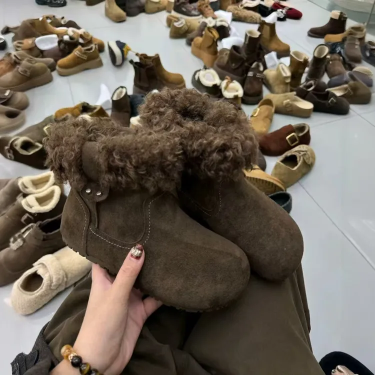 超火卷毛时尚雪地靴女款冬季爆款保暖套筒百搭短靴外穿防寒雪地靴