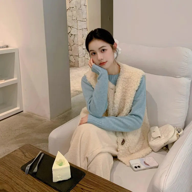 MARIE.COCO韩系巨好看穿搭圆领针织衫毛绒马甲高级感休闲裤三件套