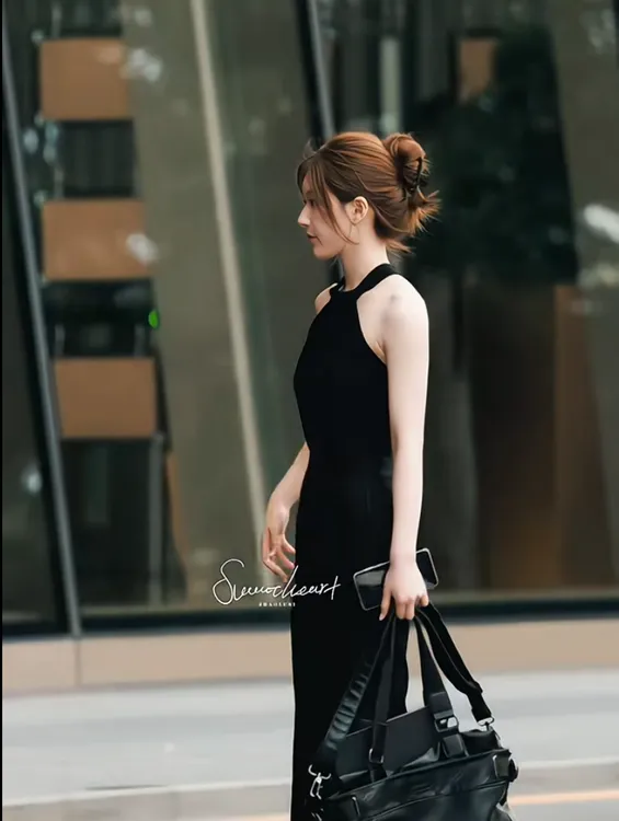 【露丝同款】2025秋季新款黑色无袖挂脖吊带上衣配休闲裤两件套装女