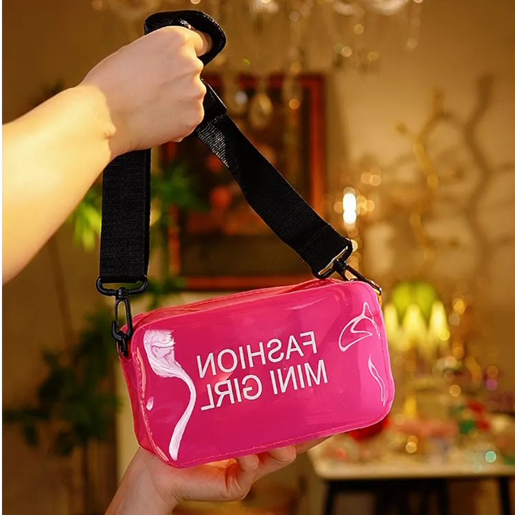 新款夏季玫红色果冻包小包透明马鞍包肩斜跨链条包